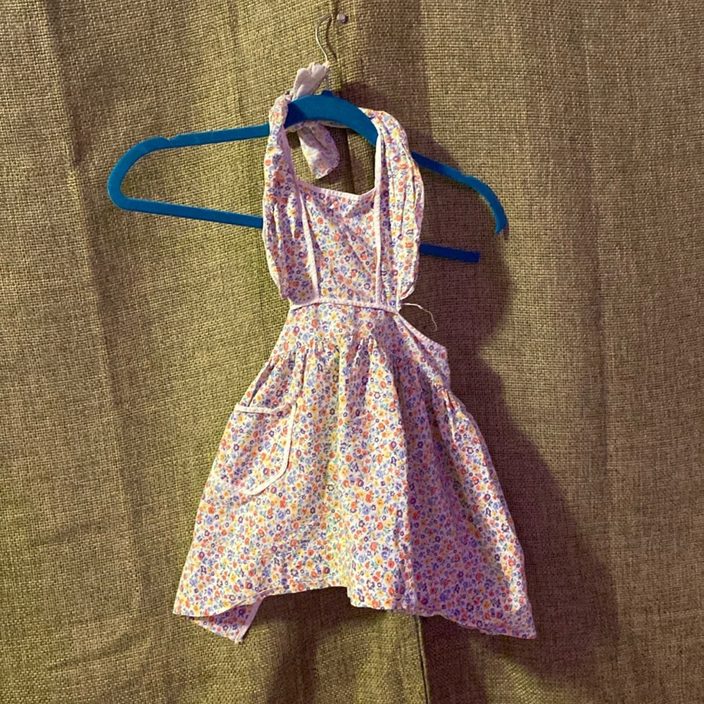 Children’s apron with flowers